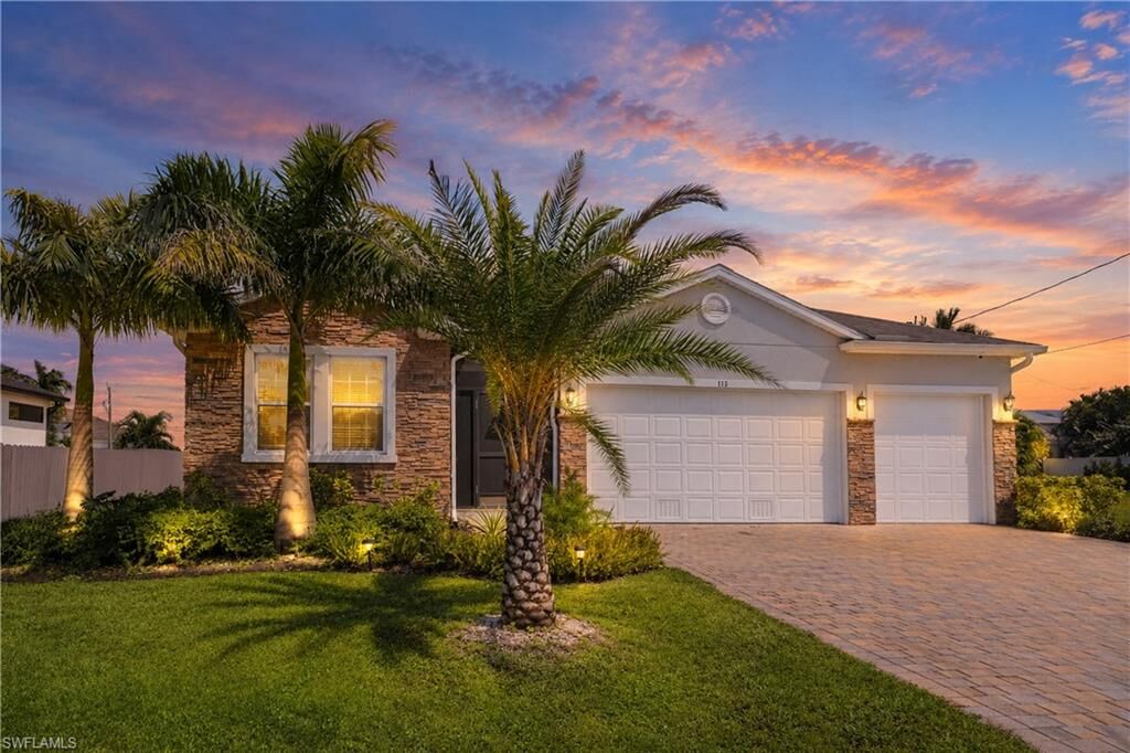 Property Photo:  113 SW 33rd Pl  FL 33991 