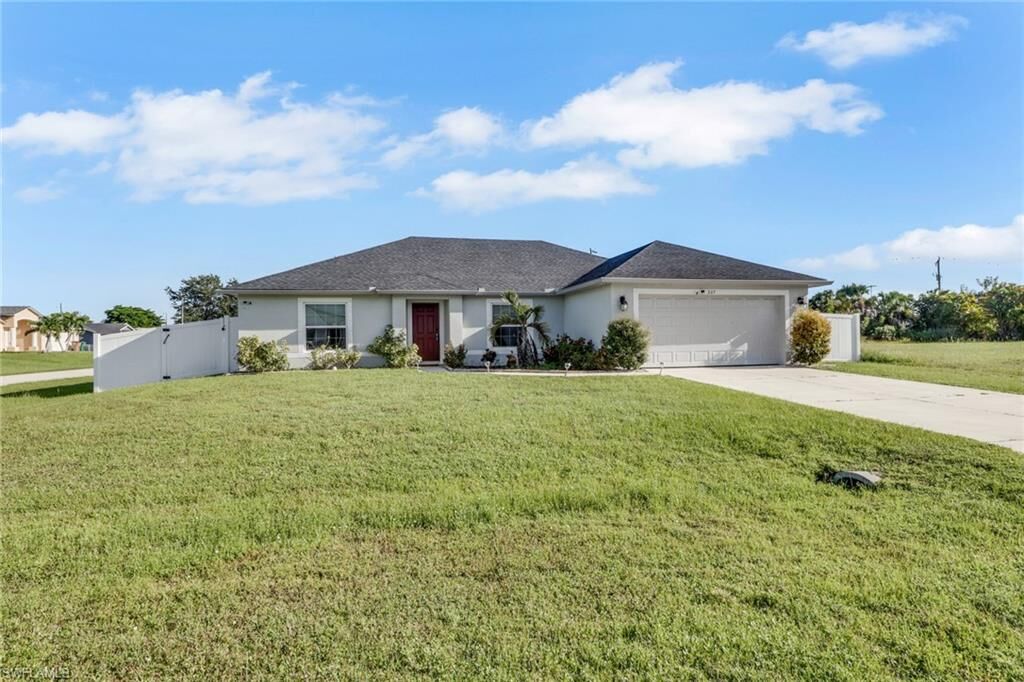 Property Photo:  327 SW 31st St  FL 33914 