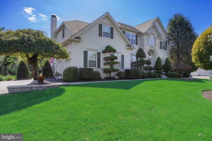 Property Photo: 8 Streamlet Court NJ 08048