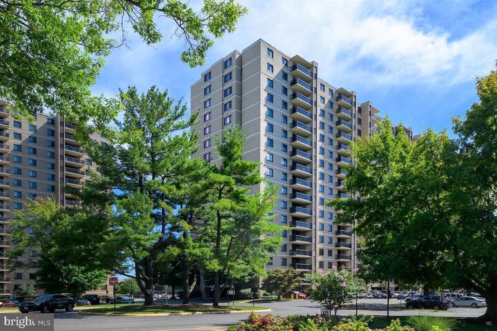 Property Photo: 307 Yoakum Parkway 1507 VA 22304