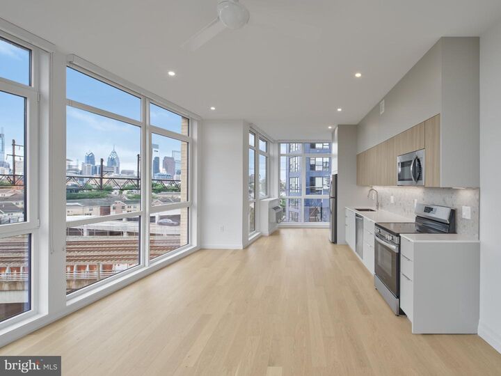 Property Photo: 815 - 17 N Poplar Street 00 2 Br D PA 19123