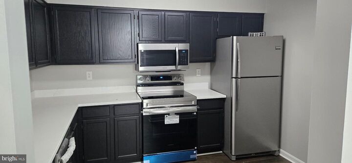 Property Photo:  19 Highstream Court 1022  MD 20874 