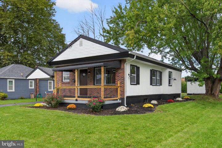 Property Photo: 617 E Lehman Street PA 17046