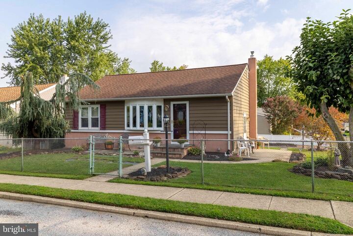 Property Photo:  2801 Spear Avenue  PA 19038 