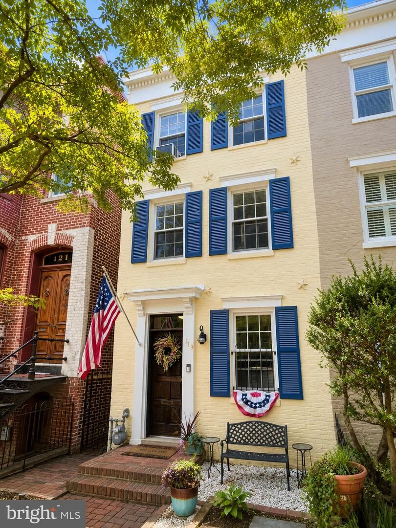 Property Photo:  119 5th Street SE  DC 20003 