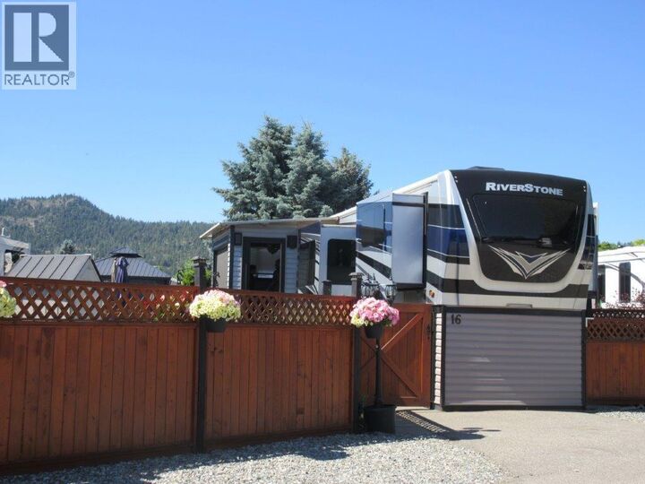 Property Photo:  415 Commonwealth Road 16  BC V4V 1P4 