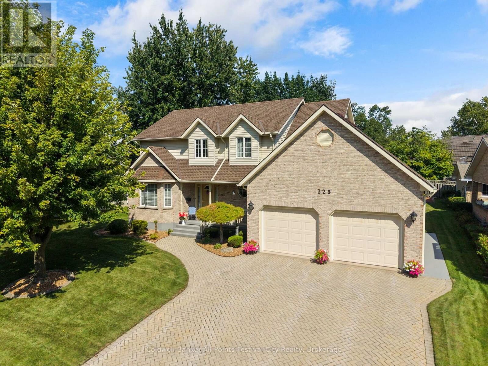 Property Photo:  325 Young Street  ON N7A 4K6 