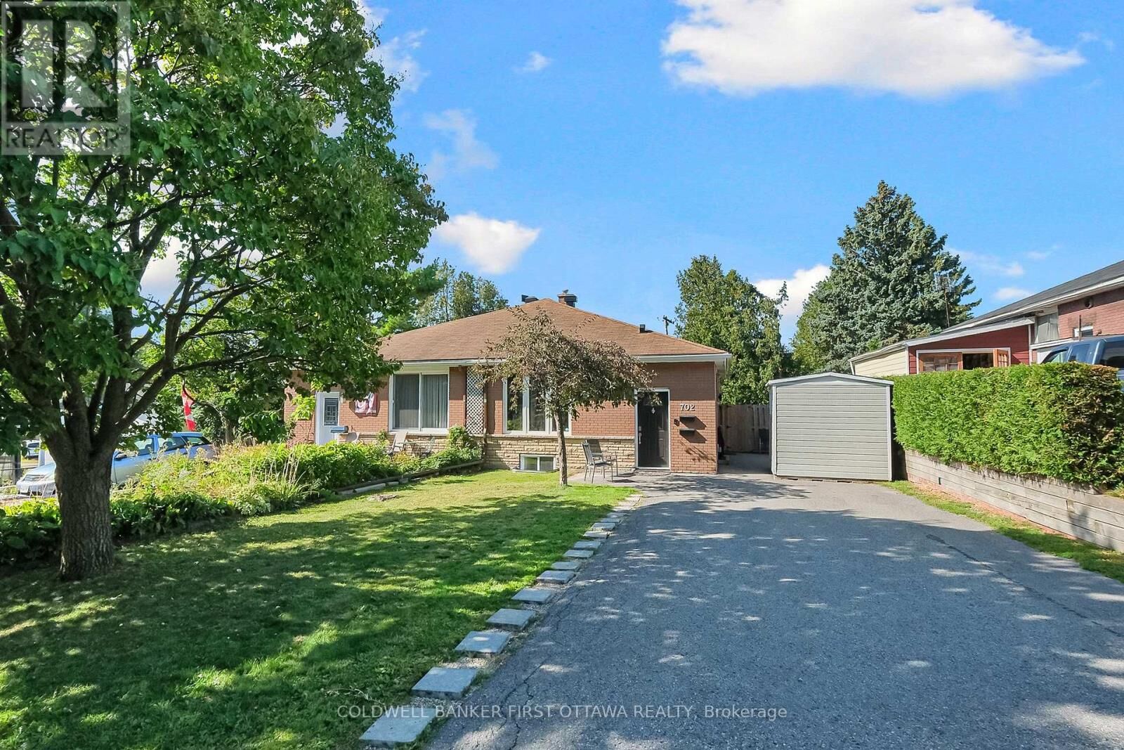 Property Photo:  702 Crystal Street  ON K1K 2G2 