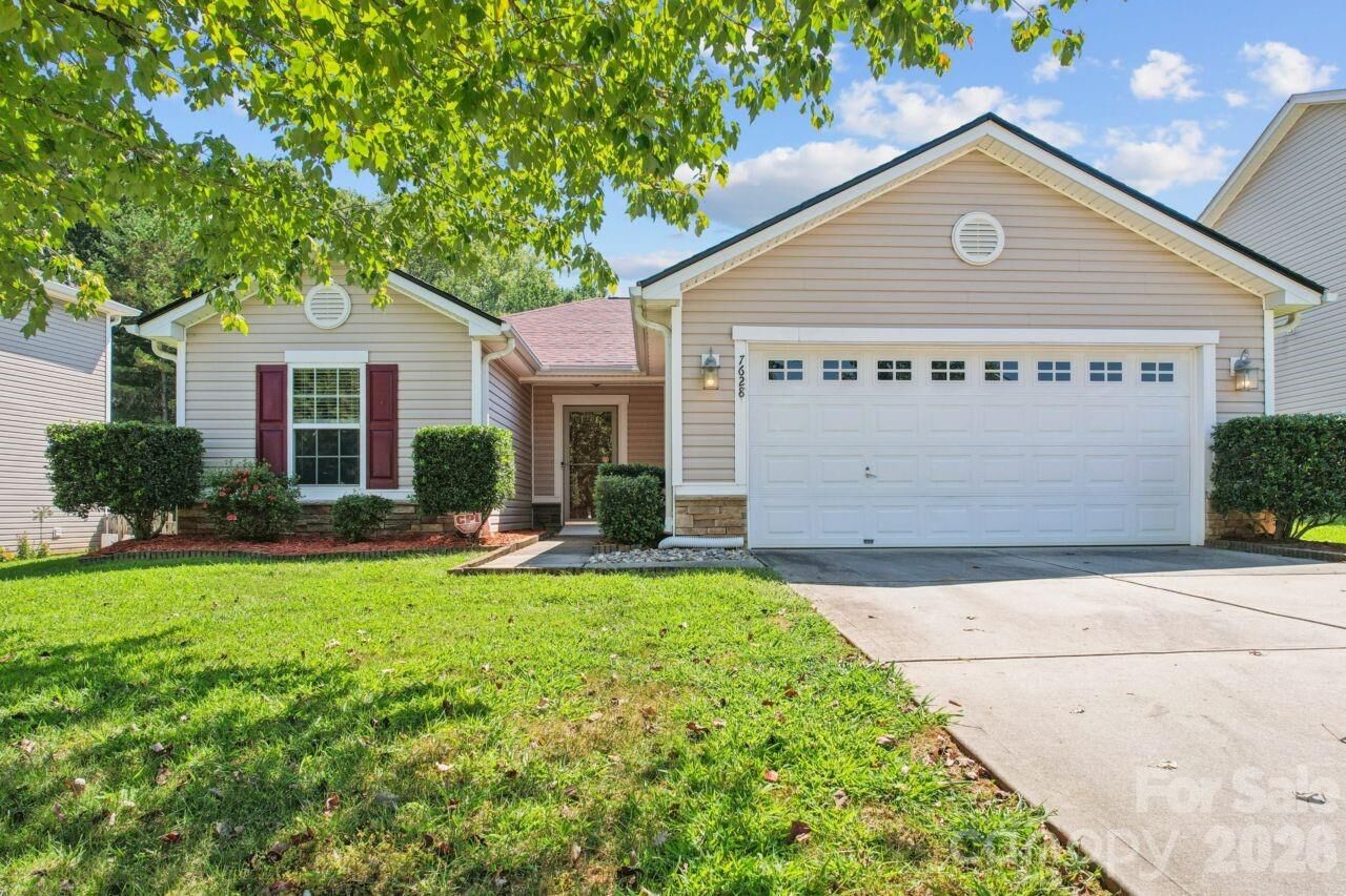 Property Photo: 7628 Jenny Ann Drive NC 28216