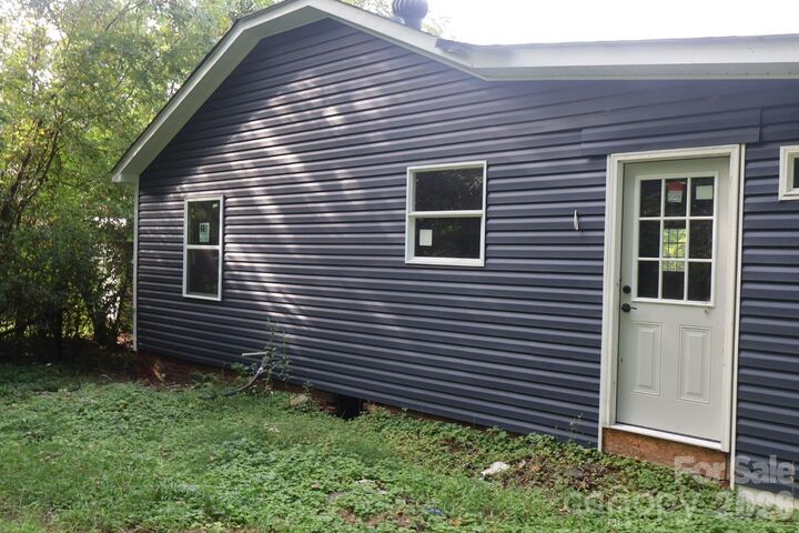 Property Photo:  817 Skyland Street  NC 28083 