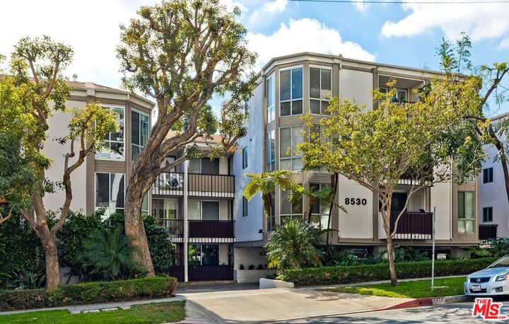 Property Photo: 8530 Holloway Dr, Unit 422 CA 90069