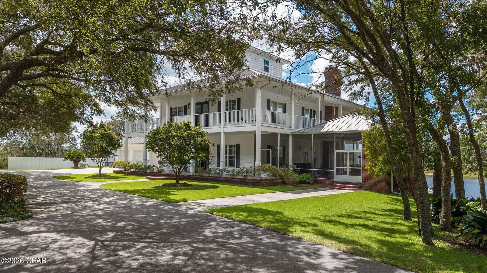 Property Photo: 15702 Hwy 77 FL 32409