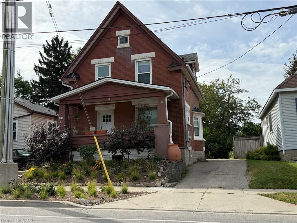 Property Photo:  401 Courtland Avenue East Main  ON N2G 2W3 