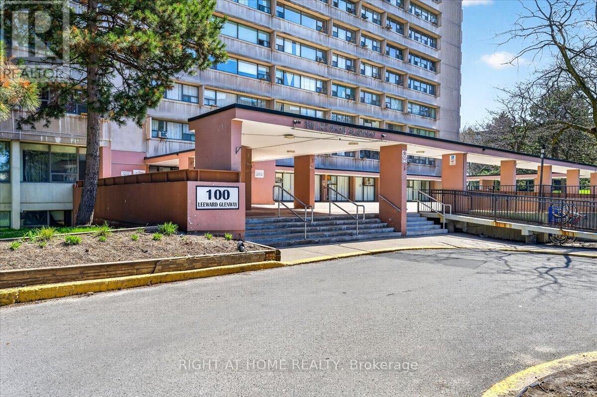 Property Photo: 100 Leeward Glenway 708 ON M3C 2Z1