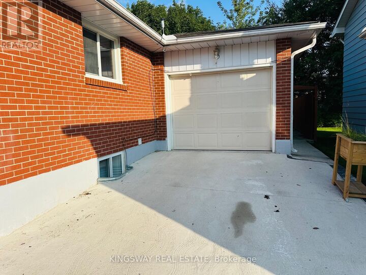 Property Photo:  35 Silver Aspen Crescent  ON N2N 1H5 