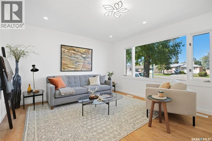 Property Photo:  3805 Diefenbaker Drive  SK S7L 5C6 