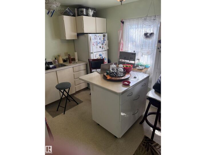 Property Photo: 2008 53 St NW NW AB T6L 5G4