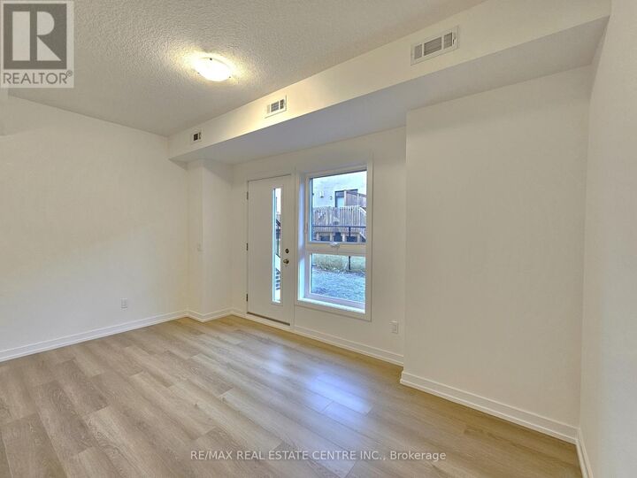Property Photo:  70 Kenesky Drive 11  ON L8B 1Y4 