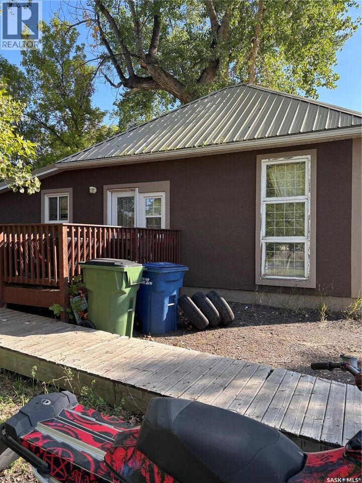 Property Photo:  530 Manitoba Street E  SK S6H 0A7 