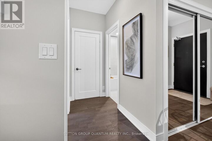Property Photo: 1575 Lakeshore Road 163 ON L5J 0B1