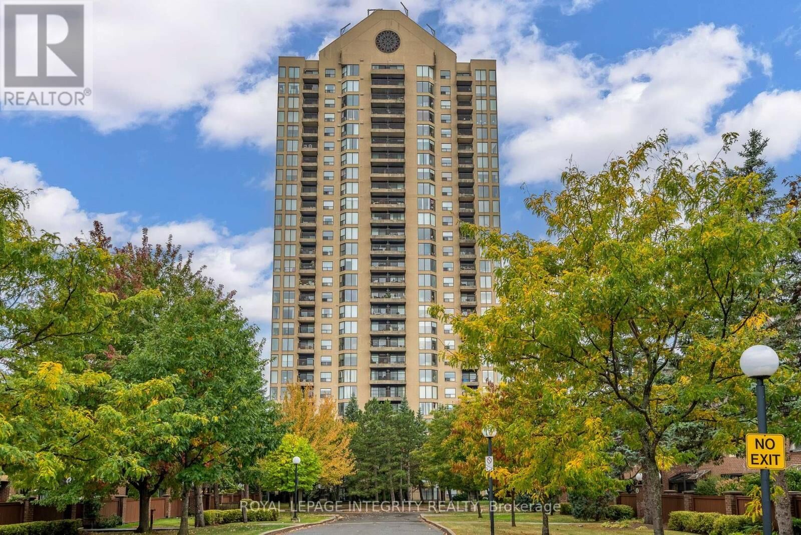 Property Photo: 545 St. Laurent Boulevard 302 ON K1K 4H9