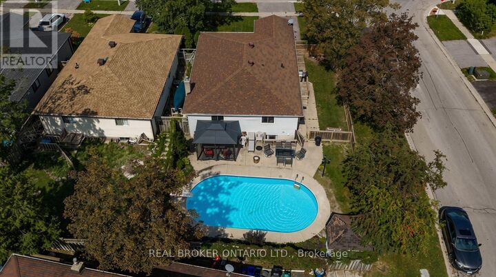 Property Photo: 37 Hickling Trail ON L4M 5S5