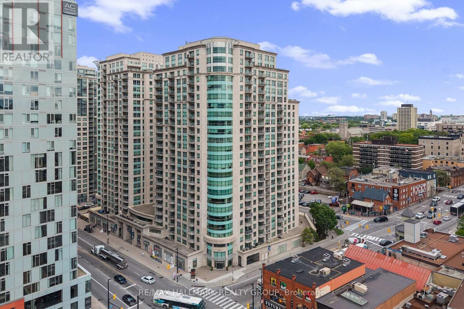 Property Photo:  200 Rideau Street 1702  ON K1N 5Y1 