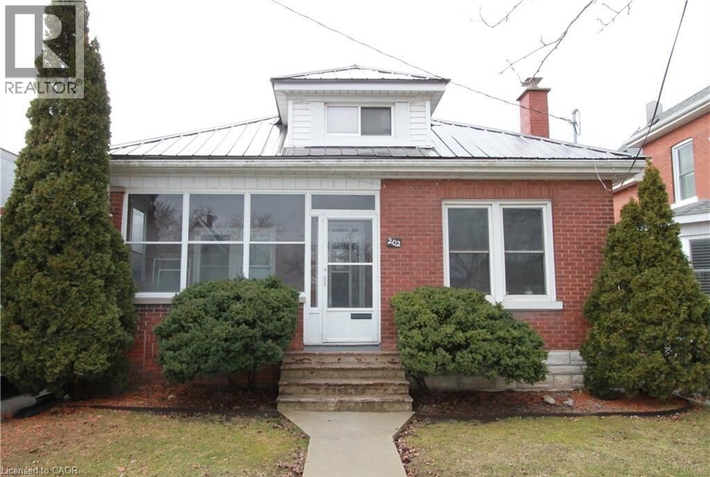 Property Photo:  202 Colborne Street West  ON N3T 1L7 