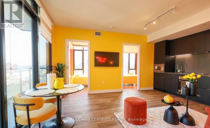 Property Photo:  86 Dundas Street East 302  ON L5A 0B1 