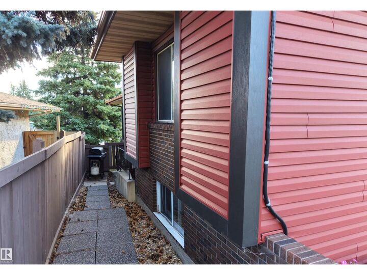 Property Photo: 2672 89 St NW AB T6K 2Z3