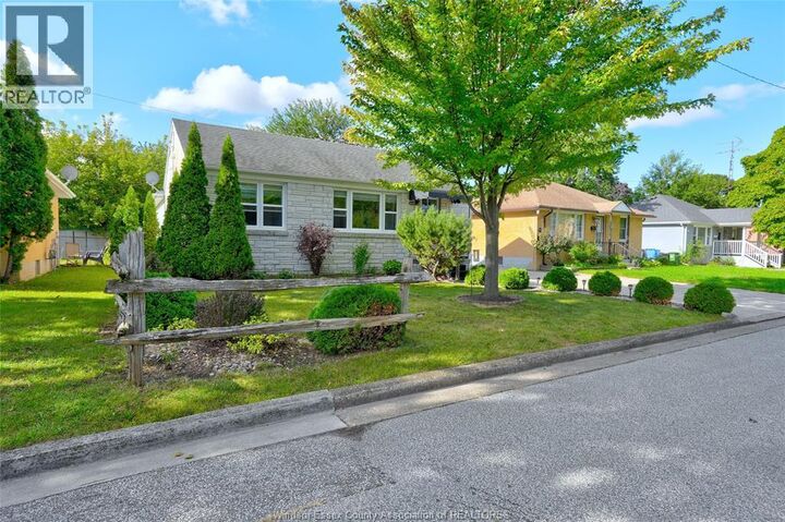 Property Photo:  1449 Redwood Avenue  ON N9C 3P2 