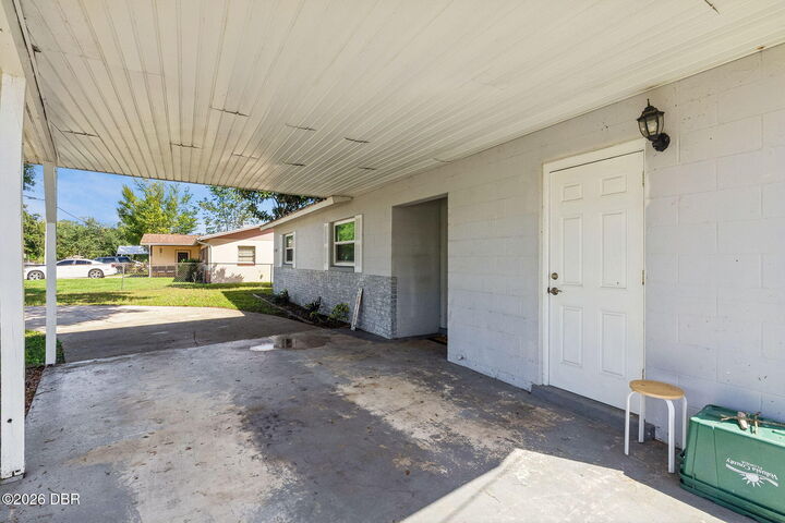 Property Photo:  1567 Derbyshire Road  FL 32117 