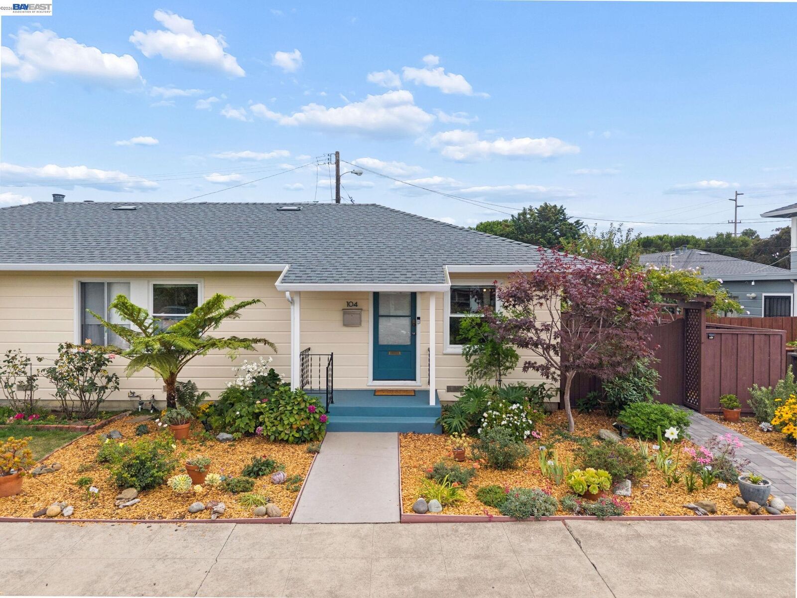 Property Photo:  104 Cypress St  CA 94501 