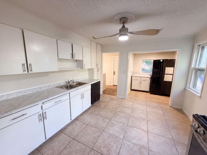 Property Photo:  305 Arlington Avenue W  MN 55117 