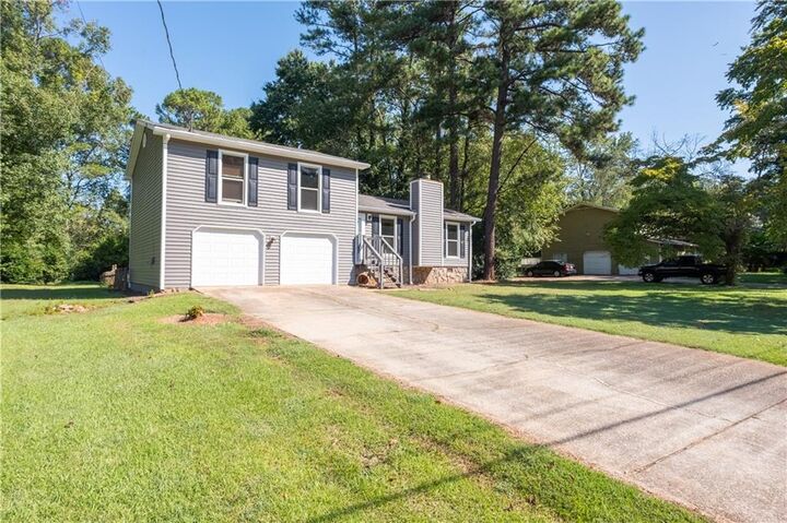 Property Photo: 1119 Blazing Ridge GA 30046