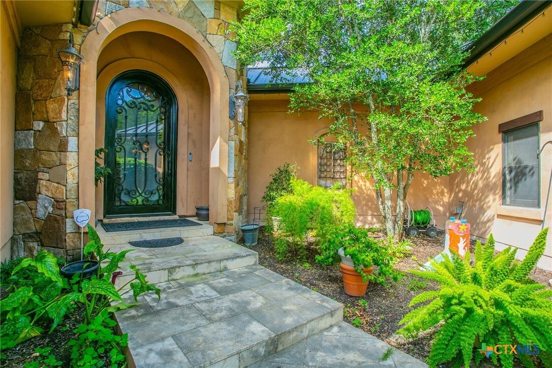 Property Photo: 1432 Arnold Palmer Circle TX 76571
