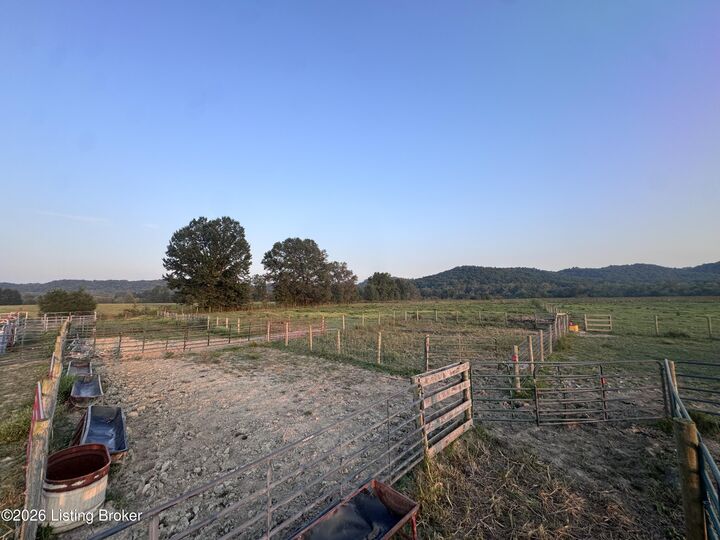 Property Photo:  1 Stephanus Rd  KY 41083 