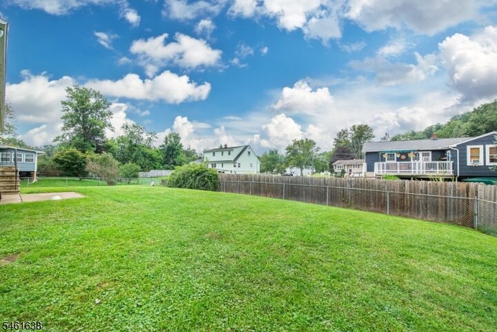 Property Photo:  29 Thistle Ave  NJ 07418 