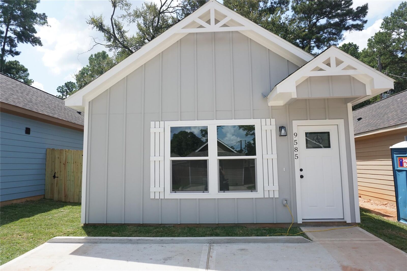 Property Photo: 9585 Darkwood TX 77318