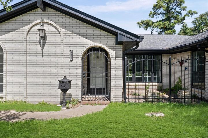 Property Photo: 1238 Del Norte Street TX 77018