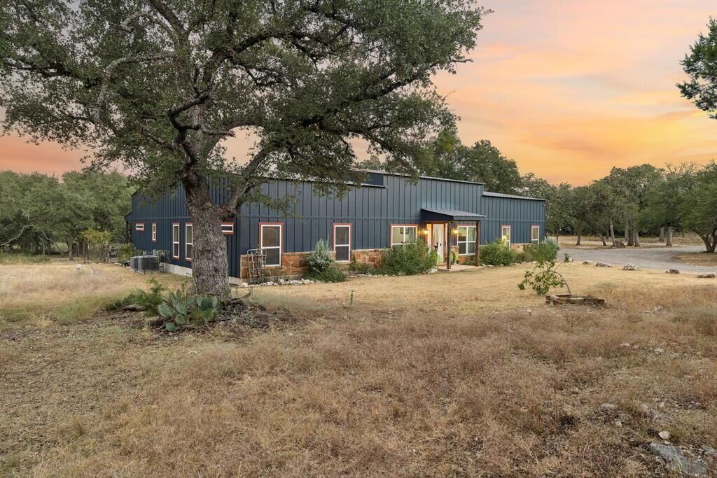 Property Photo: 105 Dillard Ln TX 78004