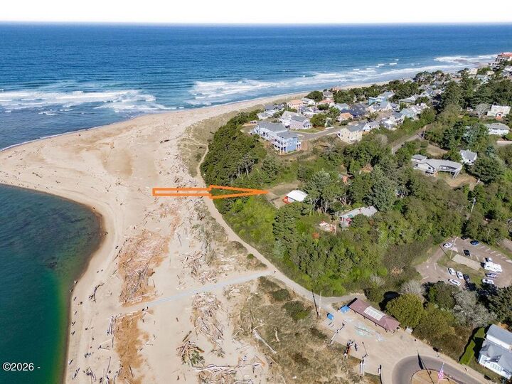 Property Photo: 5023 SW Dune Ave Avenue OR 97367