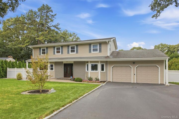Property Photo:  6 Stuyvesant Circle W  NY 11733 