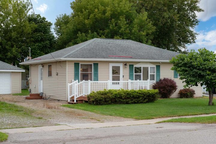 Property Photo:  418 S Jennings  MI 48650 