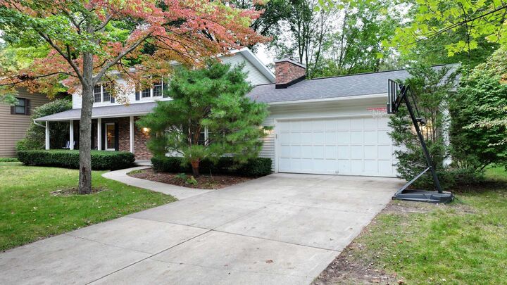 Property Photo:  3004 Camberley  MI 48640 