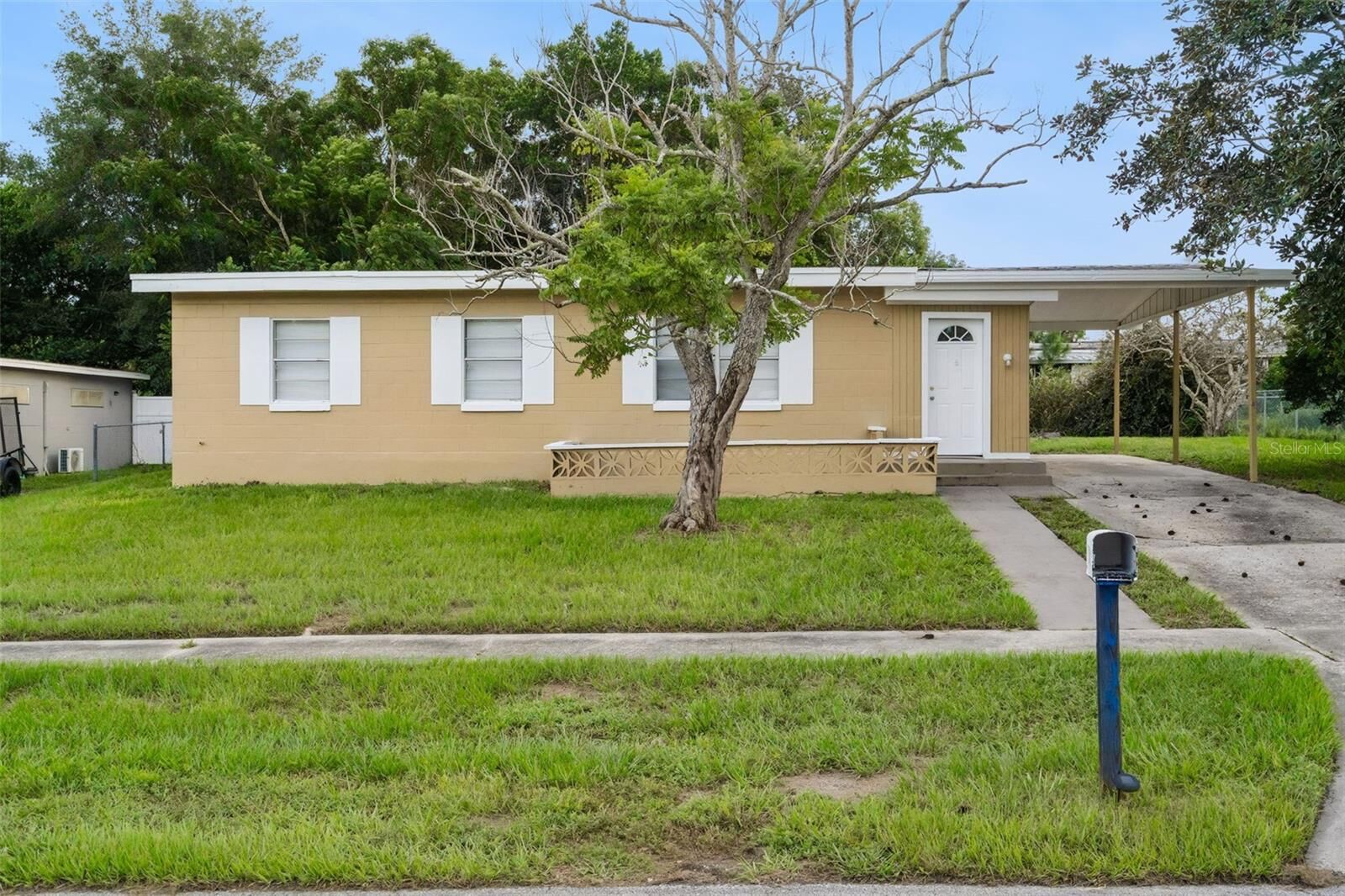 Property Photo: 928 Vivian Terrace FL 32725
