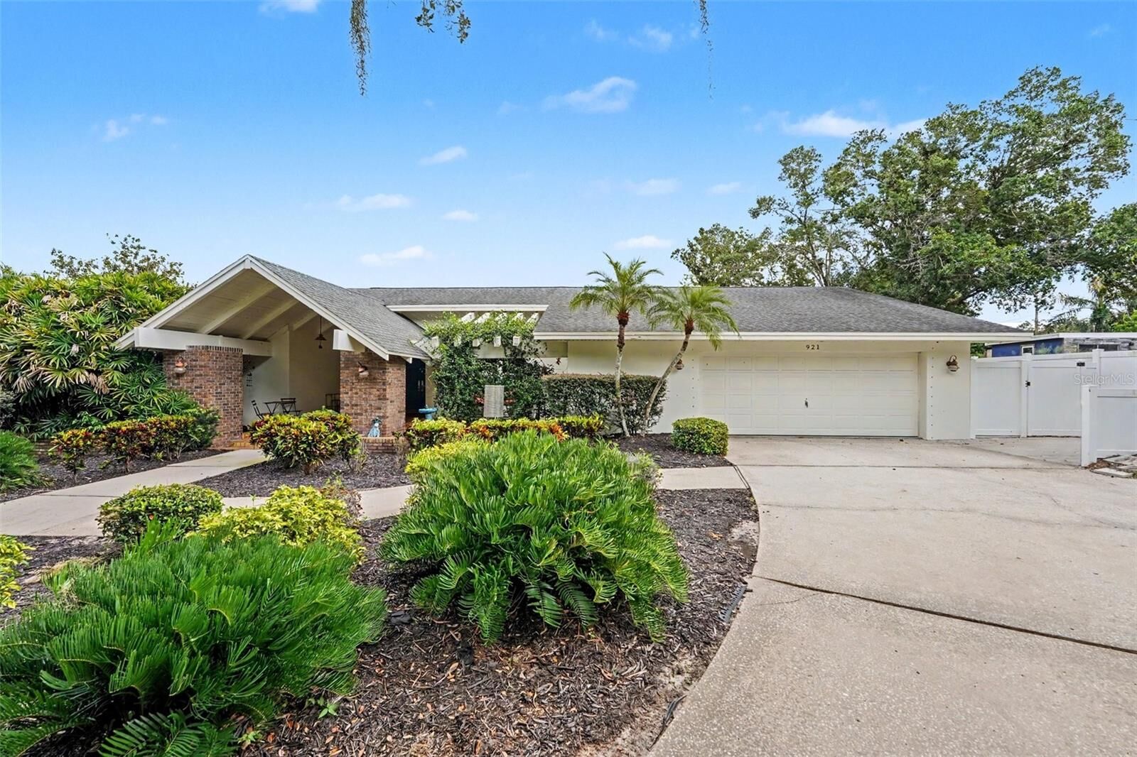 Property Photo: 921 College Hill Drive FL 33765