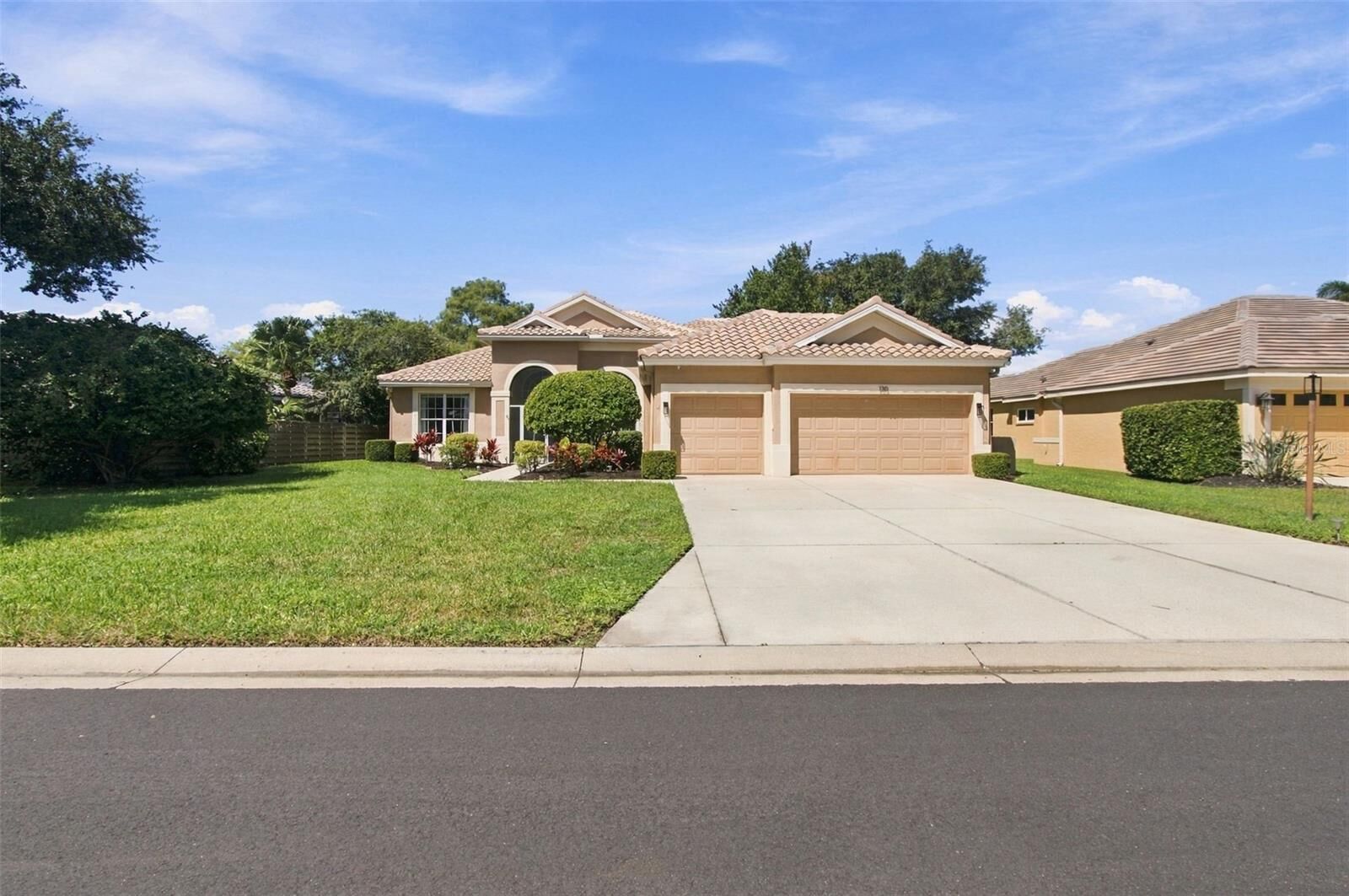 Property Photo: 130 Willow Bend Way FL 34229