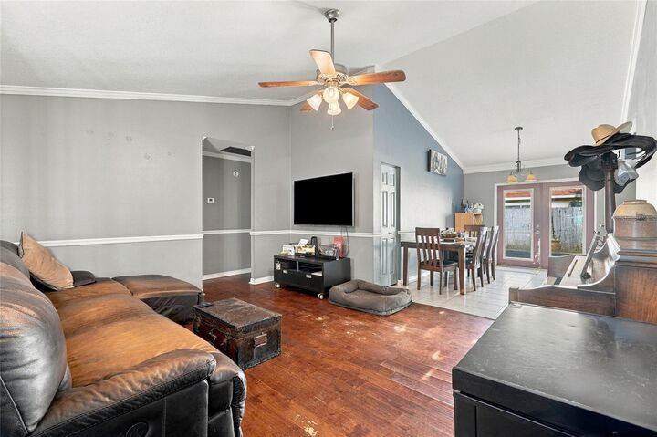 Property Photo: 1925 Castle Bay Court FL 34677