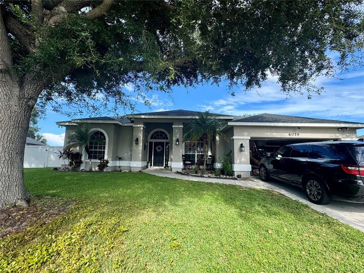 Property Photo: 6019 E 60th Place FL 34221